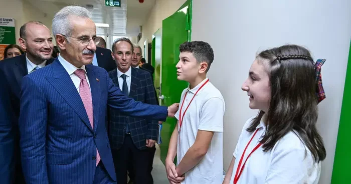 Düzce’ye modern eğitim yuvası… Bakan Uraloğlu’nun katılımıyla açılış törenini gerçekleştirdi