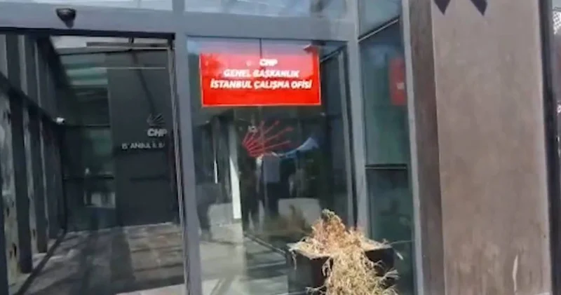 DEM ziyaretinden dakikalar önce tabela değişti