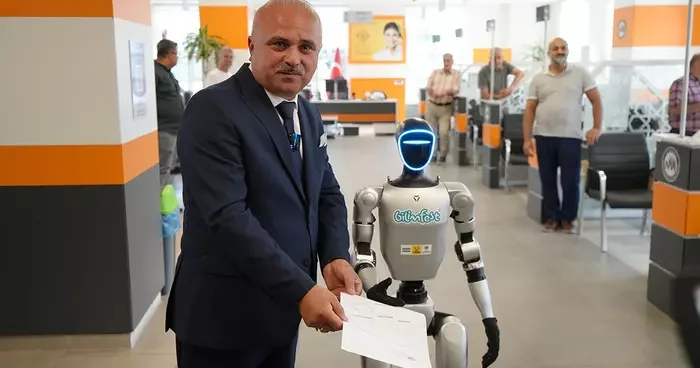 Türkiye de bir ilk! Robotu nüfusa kaydettirdiler: Festman artık Canikli