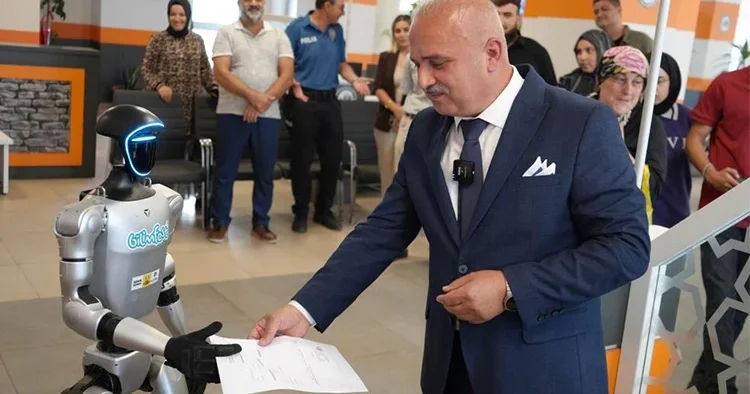 Türkiye de bir ilk... İnsansı robot Festman nüfusa kaydettirildi