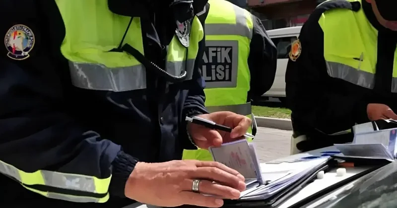 Cezası 993 TL: Arabanıza kesinlikle koyun! Trafikten men riski de var