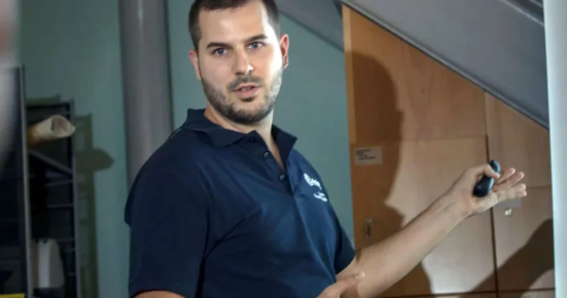 İtalyan bilim insanı su yutağı na düşerek yerin altına çekildi ve hayatını kaybetti, cesedi bulunamadı