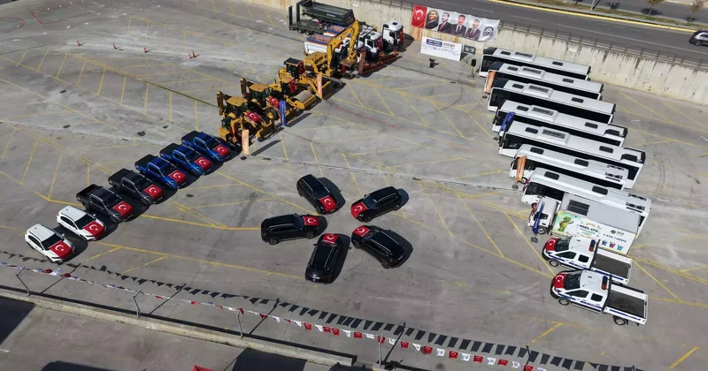 Gebze Belediyesi filosuna katılan 33 adet yeni araç, törenle hizmete başladı