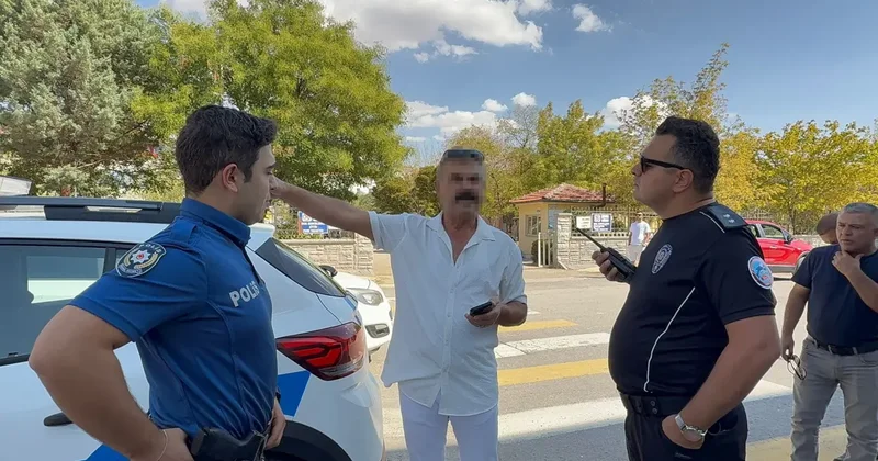 Öğrenci velisi okul müdürünü yumrukladı