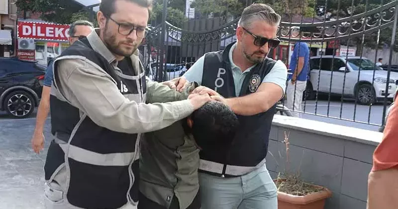 Eşini sokak ortasında darbeden şüpheli adliyede
