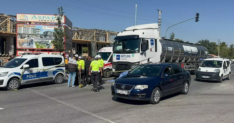 Tekerlekli sandalyedeki kızını yolun karşısına geçirmek isterken TIR çarptı