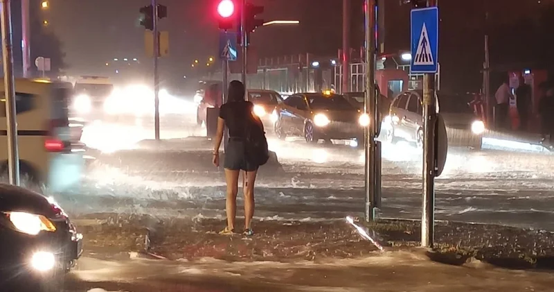 Samsun da kuvvetli sağanak sele dönüştü!