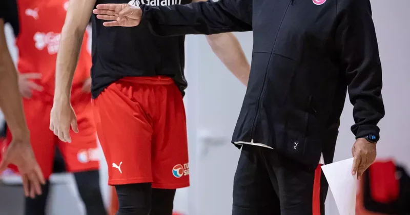 Yarı final öncesi can sıkan haber! Ergin Ataman Sakatlığı ciddi diyerek duyurdu