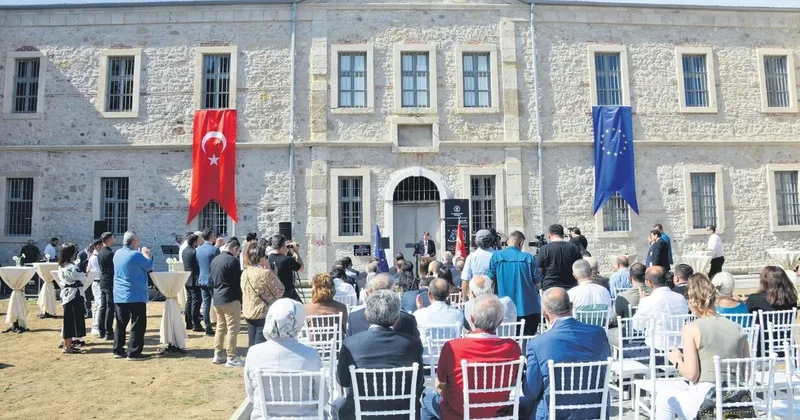 Her duvarın ardında bir hikâye var