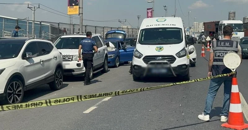 Küçükçekmece de park halindeki araçta cansız beden bulundu Son dakika haberleri