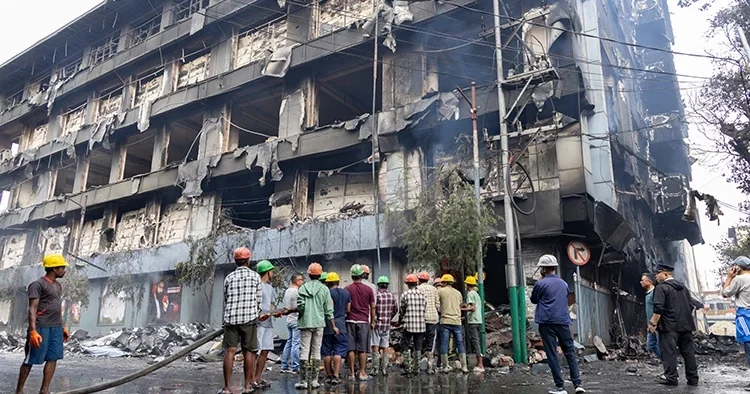 Nepal de 15 binden fazla mahkum firar etti: Kaos devam ediyor