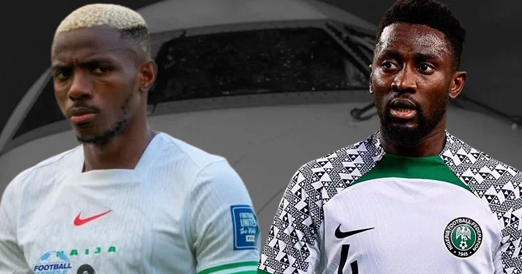Osimhen ve Ndidi li Nijerya Milli Takımı nda korkutan uçuş: Uçağın ön camı havada çatladı!