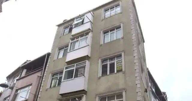 Fatih’te 5 inci kattan düşen kadın hayatını kaybetti İstanbul Haberleri