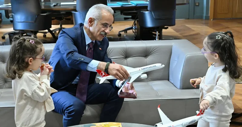 Uçak görünce mutlu olan Erva ve Zümra hayallerine kavuştu!