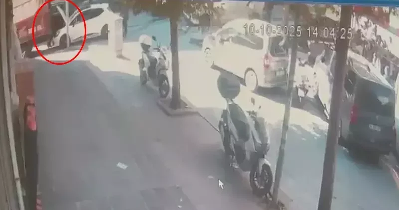 Güngören de arızalanan otomobilini kontrol ederken 2 araç arasında sıkıştı