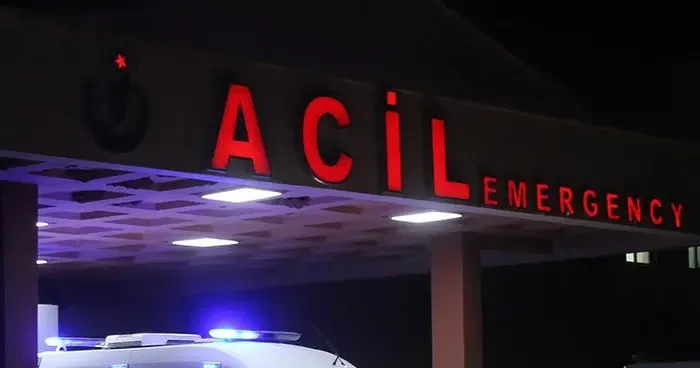 Alışveriş merkezinin merdiveninden düşen yaşlı kadın yaralandı
