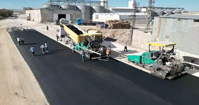 Büyükşehir Belediyesi kentteki yol ihtiyacını gideriyor