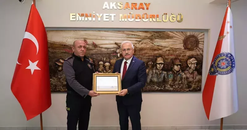 Valiyi arayacağım diyen alkollü sürücüye işlem yapan polislere, Aksaray Valisi nden başarı belgesi