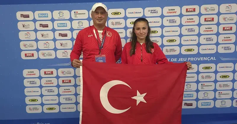 Türkiye rekortmeni 15 yaşındaki Yağmur Tosun, dünya 3’üncüsü oldu