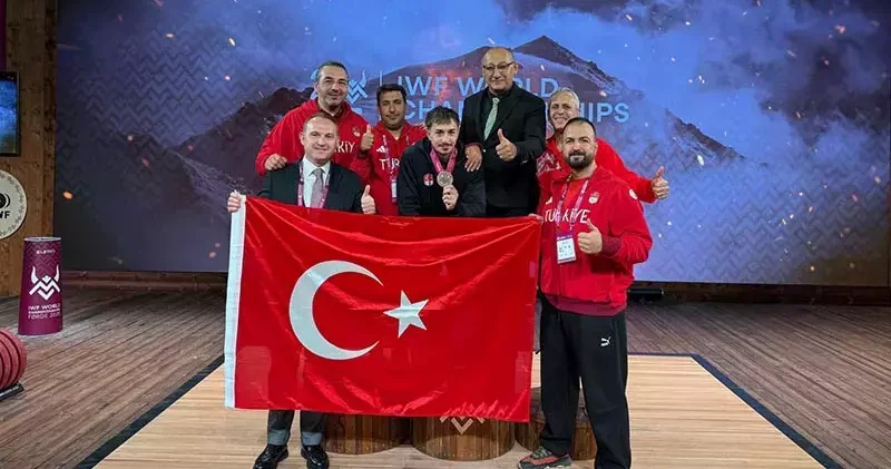 Dünya Şampiyonası’nda milli halterciler 2’si altın 5 madalya kazandı