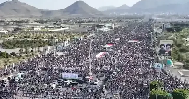 Binlerce Yemenli Cuma namazının ardından Gazze’ye destek için tek ses oldu VİDEO İZLE