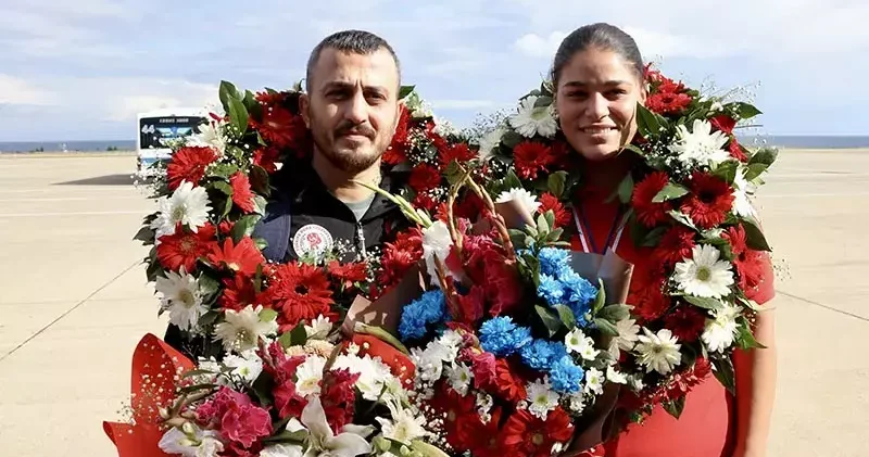 Boks Şampiyonu Kethüda’ya çiçekli karşılama