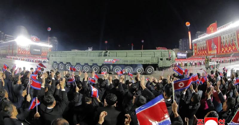 Kuzey Kore den gövde gösteri: Korku salan füze ilk kez görücüye çıktı