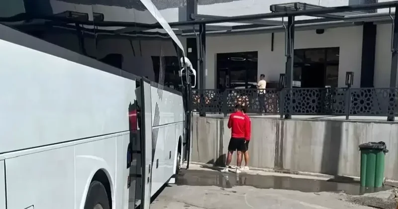 Rakam da hayli komik! 80 yıllık Türk kulübünün futbolcuları lokantada rehin kaldı