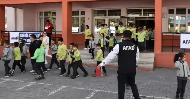 MEB afetlere karşı okullarda eş zamanlı tatbikat uygulayacak Gündem Haberleri