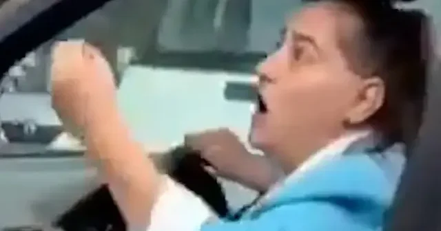 Aydın da bir sürücü vakadaki ambulansa işim var geri çekin aracı sözüyle tepki gösterdi VİDEO İZLE