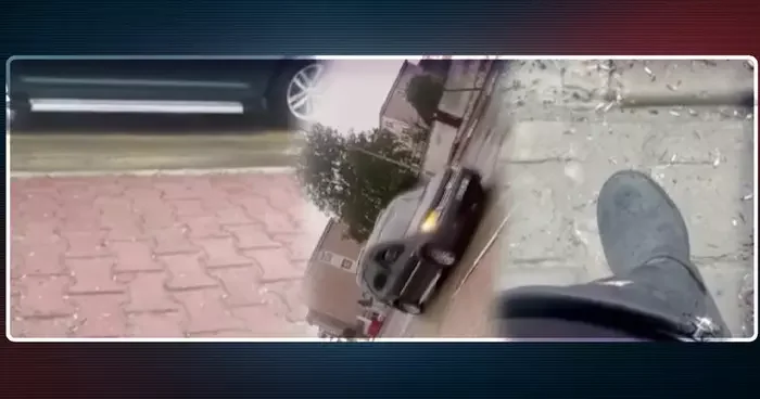 Arnavutköy de durakta bekleyen genç kıza çirkin taciz! Çok güzelsin, seni bırakayım