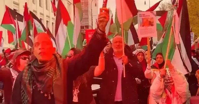 Norveçli taraftarlar İsrail ile yapılacak maça Filistin bayraklarıyla gidiyor VİDEO İZLE