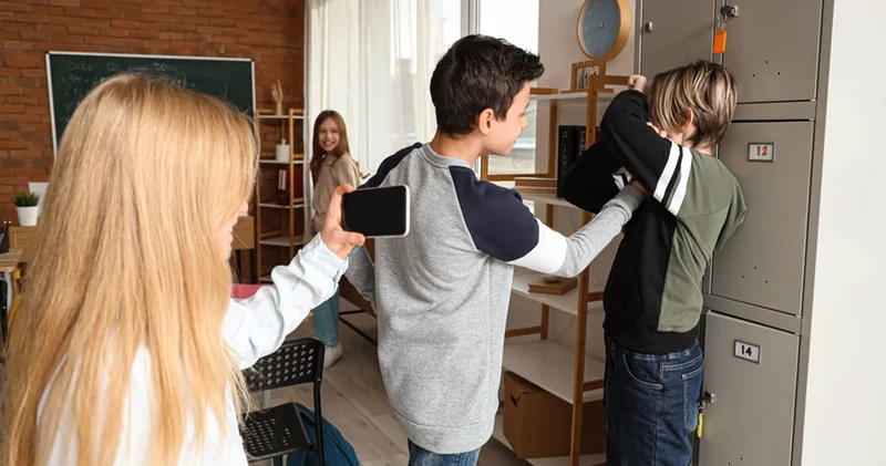 Akran zorbalığı bitmiyor, her 4 çocuktan biri bıçak taşıyor