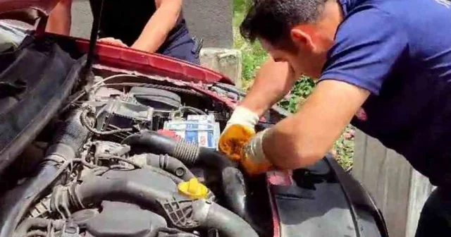 Hatay da aracın motoruna giren yavru kediyi itfaiye ekipleri kurtardı VİDEO İZLE