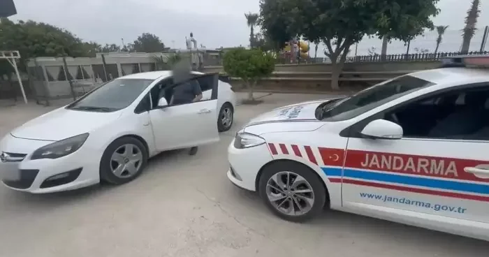 Ters şeritten gitti, sürücü belgesi alındı hastaneye sevk edildi