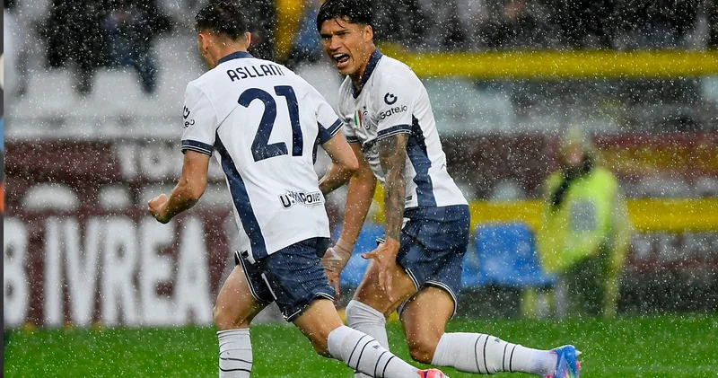 Inter, lider Napoli yi takibini sürdürdü
