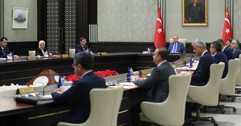 Cumhurbaşkanlığı Kabine toplantısı başladı! Bahçeli nin sürprizi dikkat çekti Sözcü Gazetesi
