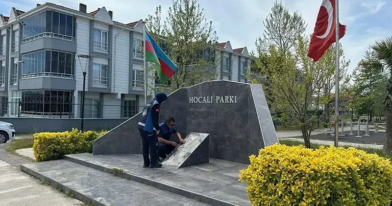 Hocalı Katliamı şehitlerinin anıldığı hitabeye zarar verildi