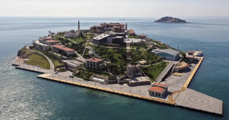 Menderes’in asıldığı adada ilginç otel reklamı: Nefes kesen manzara