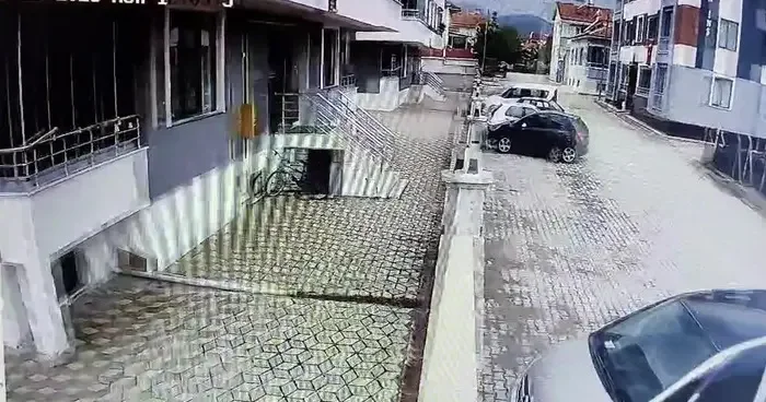 Amasya’da deprem anı kamerada