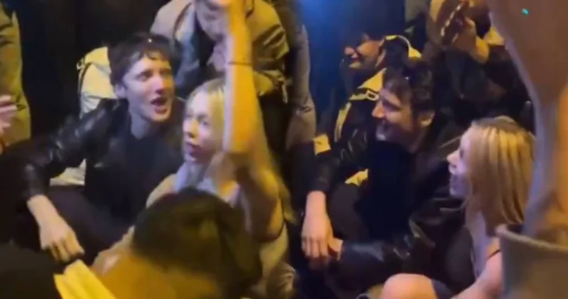Edis ve Aleyna Tilki sokakta gençlere eşlik etti: Hak, hukuk, adalet