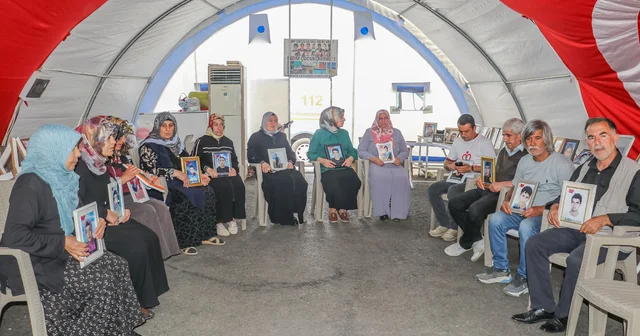Diyarbakır da evlat nöbeti tutan aileler: İnşallah bayramdan önce çocuklarımıza kavuşuruz Diyarbakır Haberleri