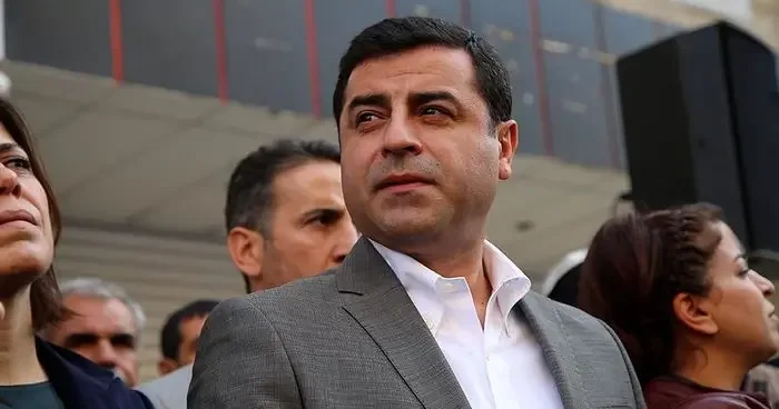 Selahattin Demirtaş tan ilk açıklama geldi! Sırrı Süreyya Önder i iki kez andı: Bu tarihi adımı coşkuyla karşılıyoruz
