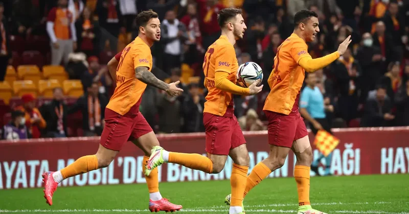 Galatasaray ın eski yıldızıydı, yeni yuvasında gol kralı oldu