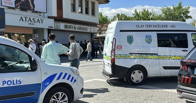 Uşak ta kuyumcu dükkanına silahlı saldırı: 2 yaralı Uşak Haberleri