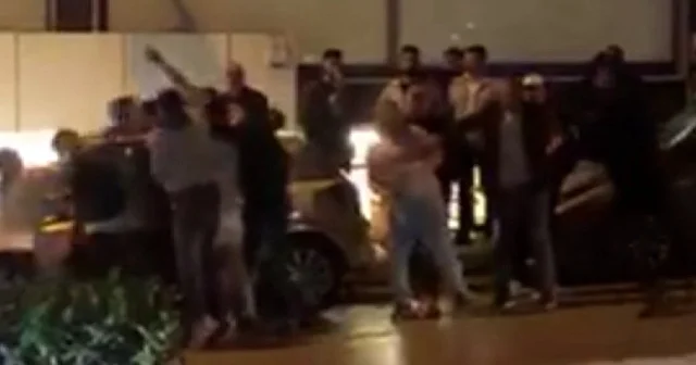 Esenyurt ta kaza sonrasında iki aile birbirine girdi: O anlar kamerada VİDEO İZLE