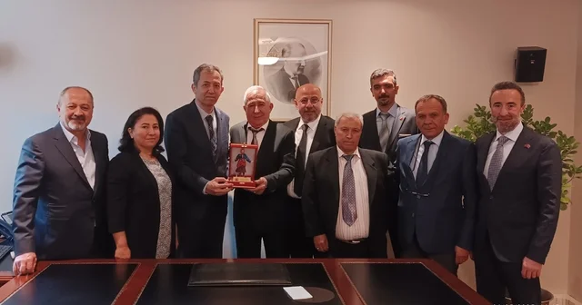 Cumhurbaşkanlığı Sosyal ve Gençlik Politikaları Kurulu Üyesi Özzeybek e hemşehrilerinden ziyaret Ankara Haberleri