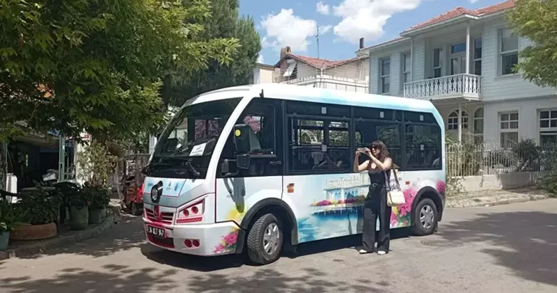 Adalılar, İBB önünde azmanbüs eylemi yaptı