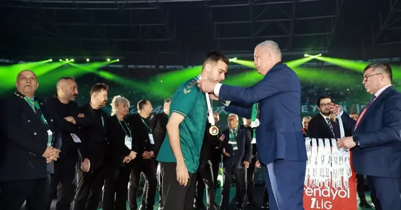 Şampiyonluk töreninde İbrahim Hacıosmanoğlu na soğuk duş