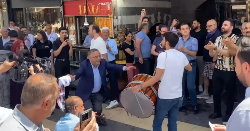 PKK nın kendini feshetmesi Diyarbakır da halaylarla kutlanıyor